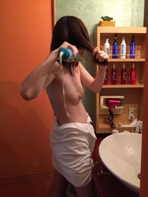 【素人エロ画像】ラブホテルで彼氏に撮られた彼女のリベンジポルノ写真が流出ｗｗｗ-15