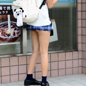 【街撮りJKエロ画像】ミニスカ制服女子校生の隠し撮りされた美しすぎる美脚ｗｗｗ