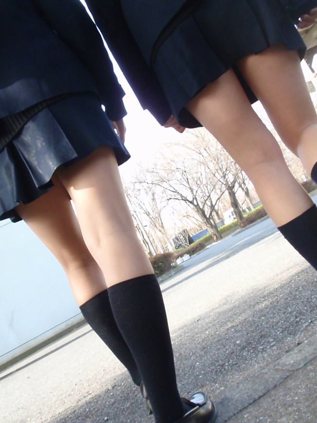 【街撮りJKエロ画像】生脚の破壊力ｗｗｗ女子校生のムチムチ太ももをガン見ｗｗｗ-16