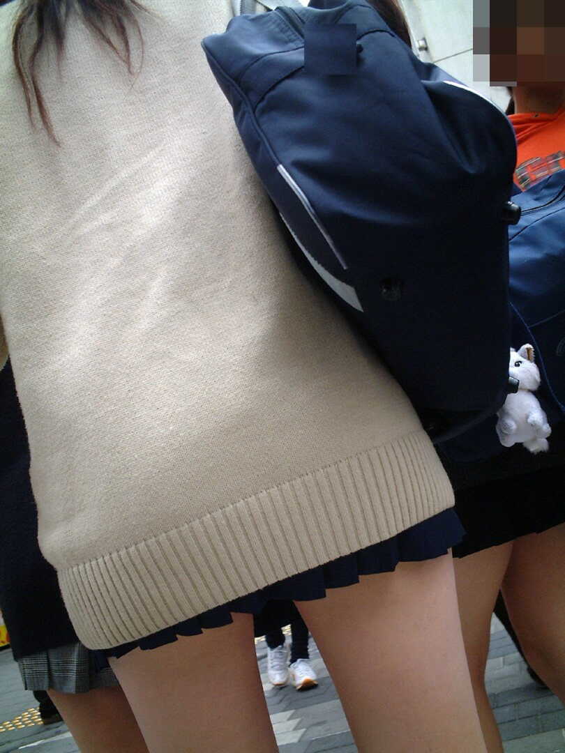 【街撮りJKエロ画像】ミニスカートで登下校してる制服女子校生の太ももをガン見して興奮ｗｗｗ-02