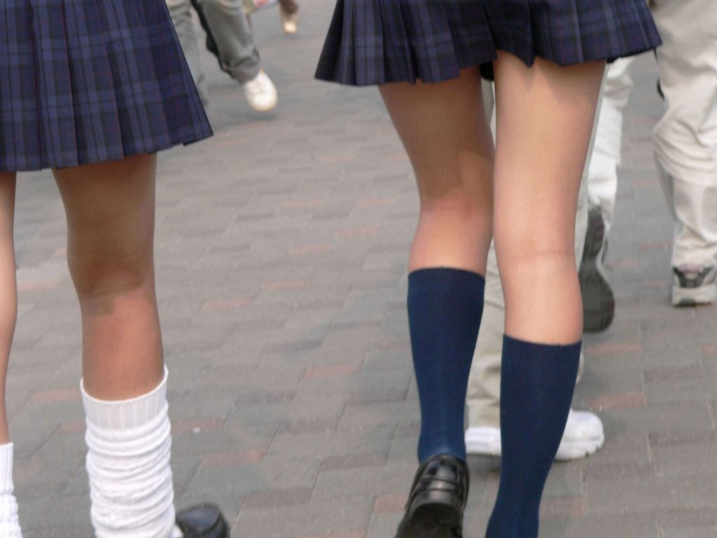 【街撮りJKエロ画像】ミニスカートで登下校してる制服女子校生の太ももをガン見して興奮ｗｗｗ-19