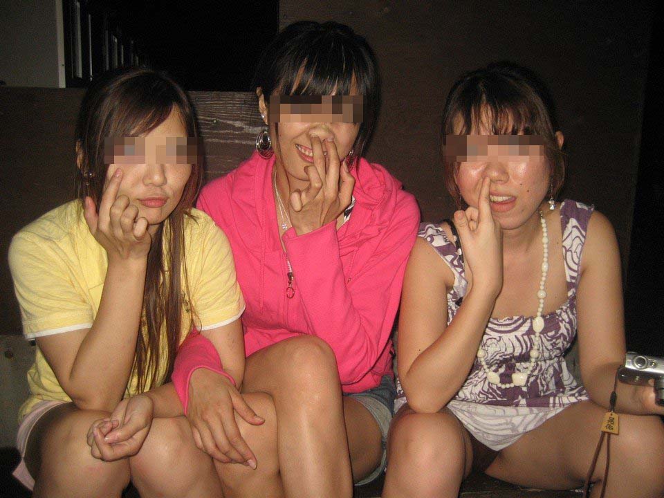 【素人エロ画像】悪ノリした娘たちのおふざけ写真が何故か抜けるんだよなｗｗｗ-06