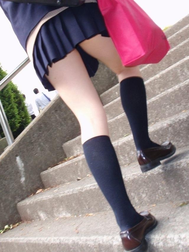 【街撮りJKエロ画像】登下校中の制服姿の清純な女子校生のミニスカから伸びる美脚にムラムラｗｗｗ-19