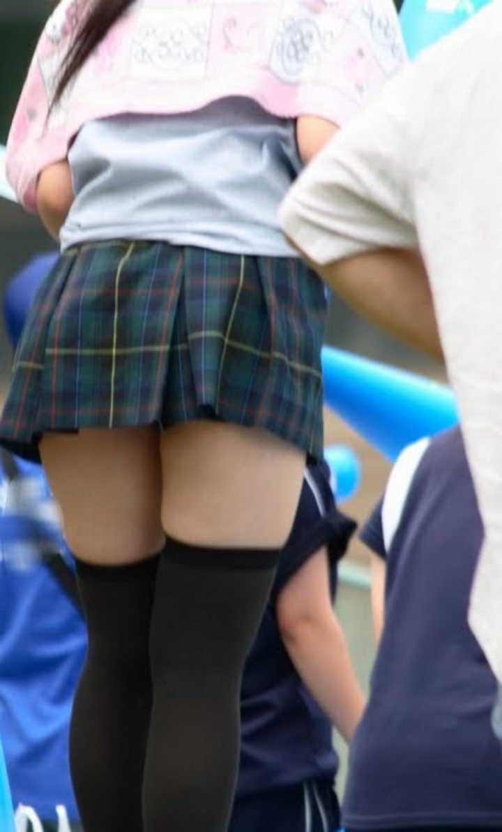 【JK太ももエロ画像】女子校生の健康的なムチムチ生脚のエロさは異常すぎるｗｗｗ-05
