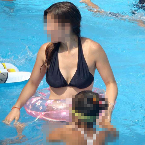 【素人水着エロ画像】プールで発見した色気ムンムンの人妻のだらしない身体にビキニは堪らんぞぉｗｗｗ