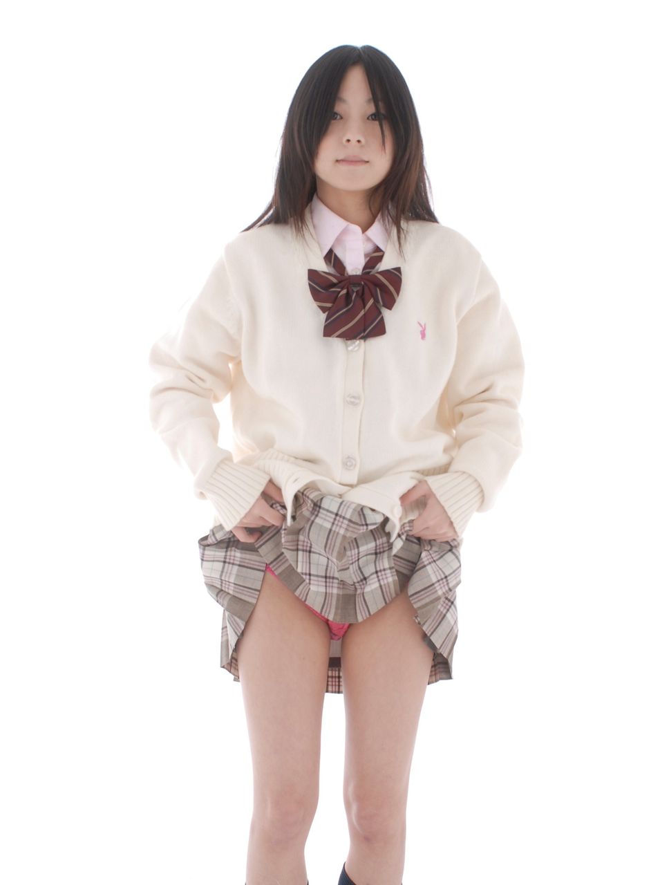 【JKエロ画像】制服美少女たちがスカートを捲ってパンツで男を誘惑するのは反則ｗｗｗ-11