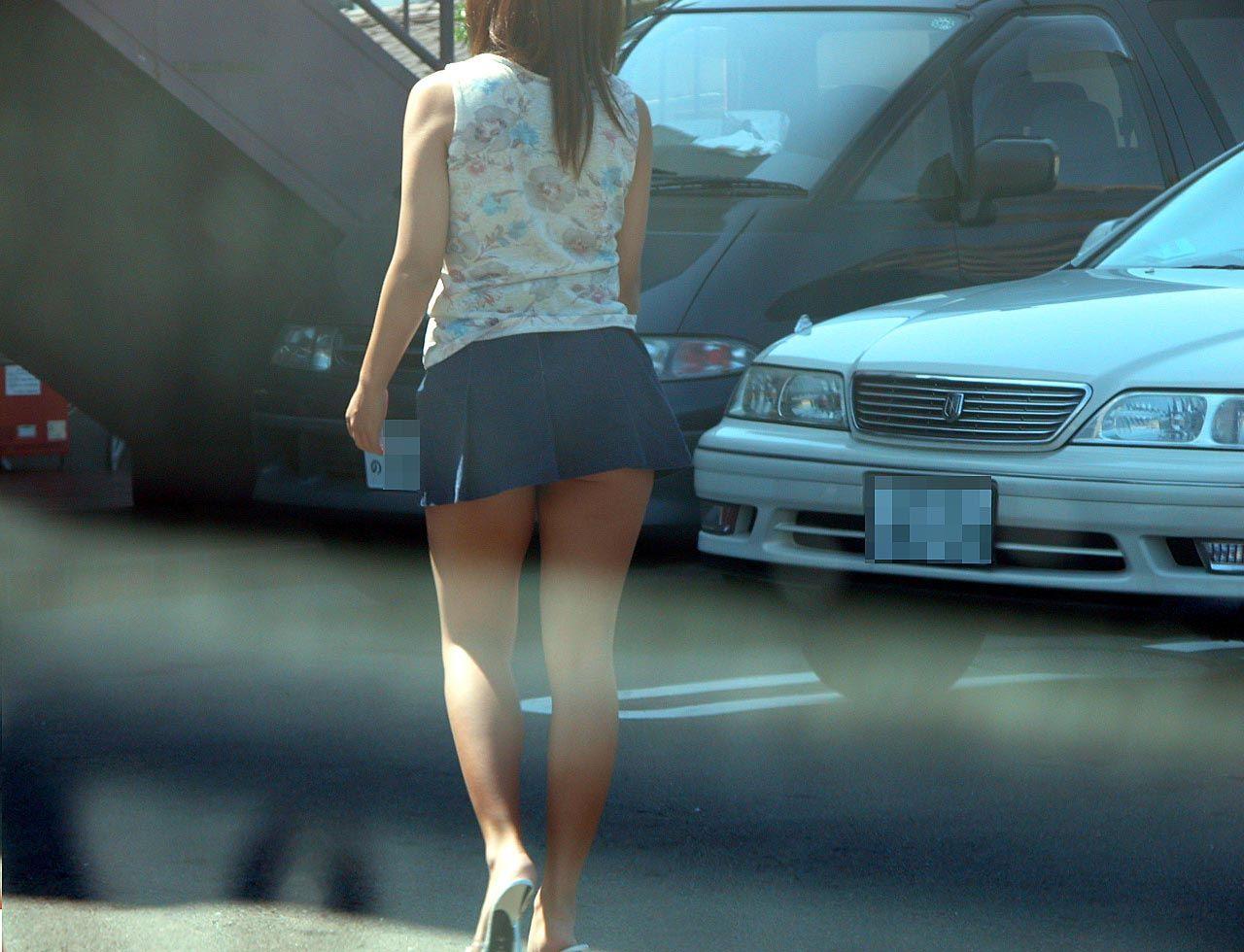 【街撮り美脚エロ画像】挑発するミニスカートの素人美女のセクシーな生足が最高にソソるｗｗｗ-19