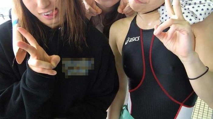 【競泳水着エロ画像】水泳部女子の乳首が浮き出てるし、過剰なハイレグ具合が最高すぎるｗｗｗ-10