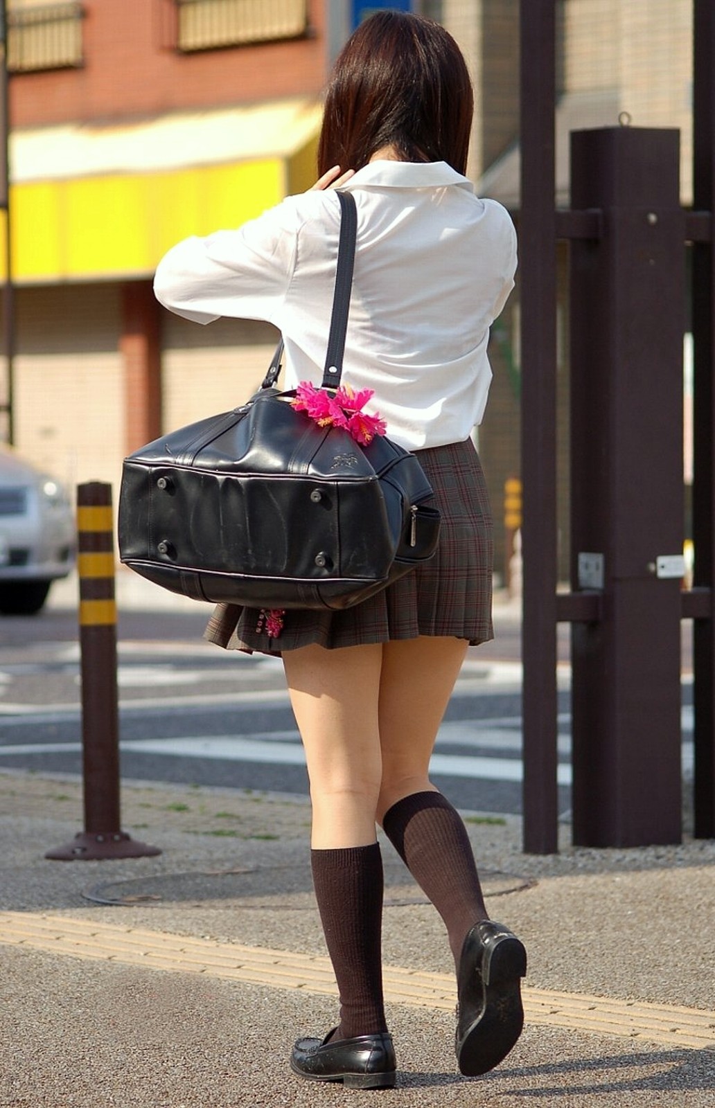 【透けブラJKエロ画像】夏服女子校生のブラウスから下着がスケてたら凝視したくなるｗｗｗ-01