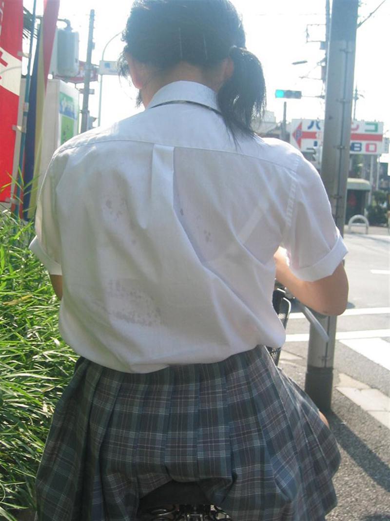 【透けブラJKエロ画像】夏服女子校生のブラウスから下着がスケてたら凝視したくなるｗｗｗ-04