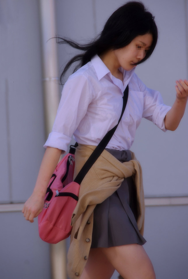 【透けブラJKエロ画像】夏服女子校生のブラウスから下着がスケてたら凝視したくなるｗｗｗ-06
