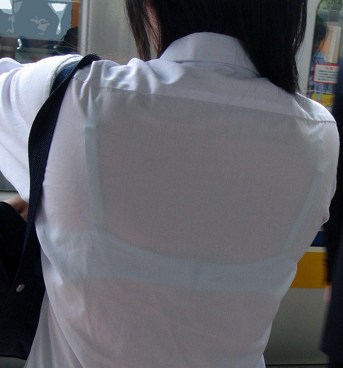 【透けブラJKエロ画像】夏服女子校生のブラウスから下着がスケてたら凝視したくなるｗｗｗ-13