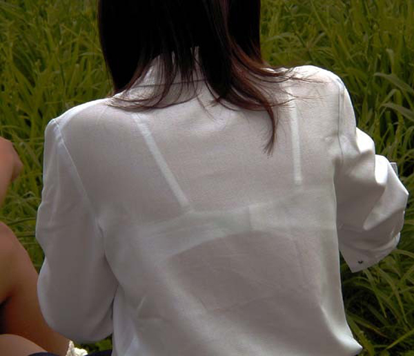 【透けブラJKエロ画像】夏服女子校生のブラウスから下着がスケてたら凝視したくなるｗｗｗ-15