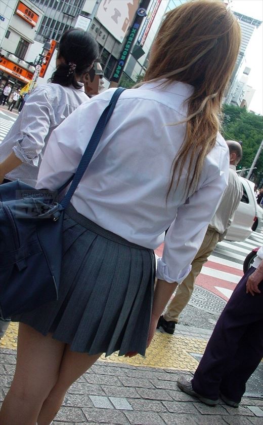 【透けブラJKエロ画像】夏服女子校生のブラウスから下着がスケてたら凝視したくなるｗｗｗ-16