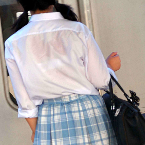 【透けブラJKエロ画像】夏服女子校生のブラウスから下着がスケてたら凝視したくなるｗｗｗ