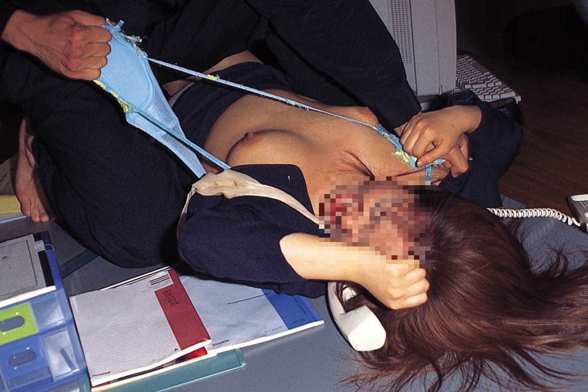 【レイプエロ画像】女の子が強姦魔に犯されてる悲惨な現場…ガチでヤバ過ぎるｗｗｗ-16