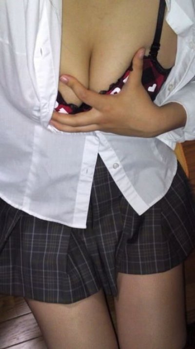【JKエロ画像】好奇心旺盛な女子校生が軽いノリで自撮り…下着とおっぱいを提供ｗｗｗ-04