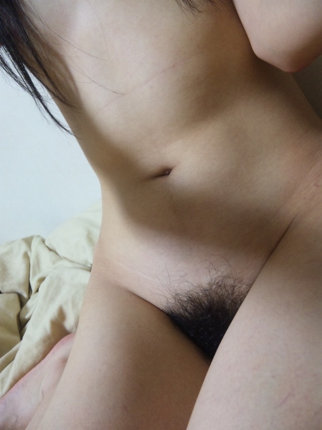 【素人自撮りエロ画像】可愛い女子大生がマン毛を撮影した写真がネット流出ｗｗｗ-12
