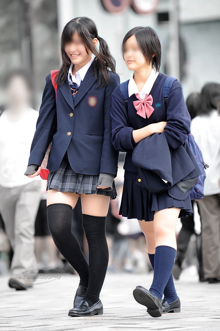 【街撮りJKエロ画像】10代のエキスがたっぷりと凝縮された制服女子校生の美脚を堪能ｗｗｗ-01