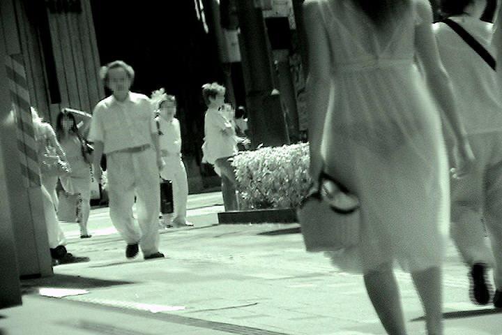 【赤外線盗撮エロ画像】素人女性の着衣から透けて見える下着のエロさは半端ないｗｗｗ-14
