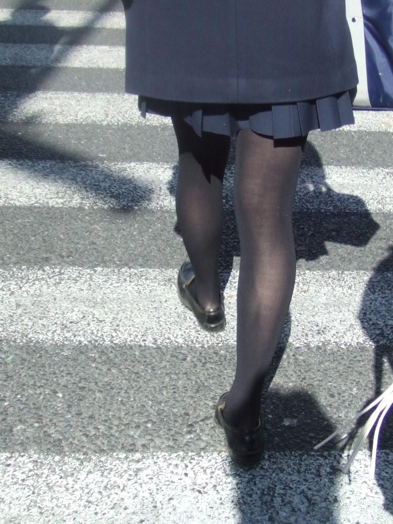 【JKエロ画像】制服女子校生が黒パンストを履くと脚フェチ心をくすぐるなｗｗｗｗｗ-19