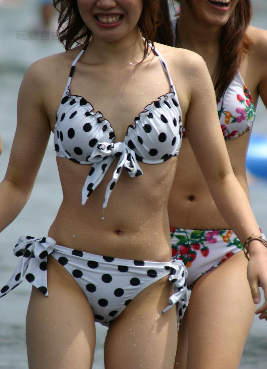 【ビーチ水着エロ画像】極上ビキニを着た素人ギャルたちのエッチな肉体を見て股間を膨らませるｗｗｗ-07