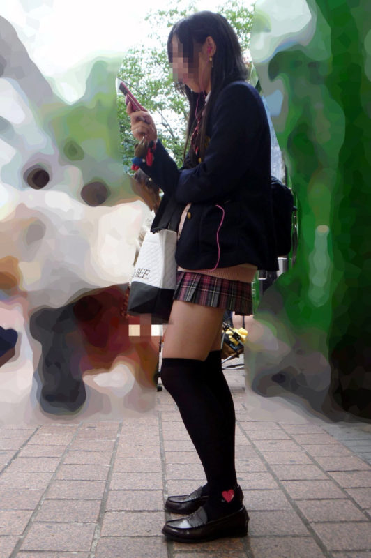 【街撮りJK盗撮エロ画像】足の綺麗な制服女子校生を見たら、自然と下半身に視線が行ってしまうｗｗｗ-08