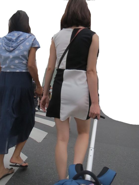 【美女透けパンエロ画像】下着がスケスケの状態で街を歩く素人さんのお尻を見逃さないｗｗｗ-09