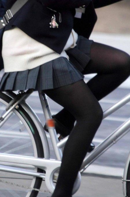 【JK黒パンストエロ画像】女子校生の生足も捨てがたいが黒パンストに包まれてるのも興奮するなｗｗｗ-10