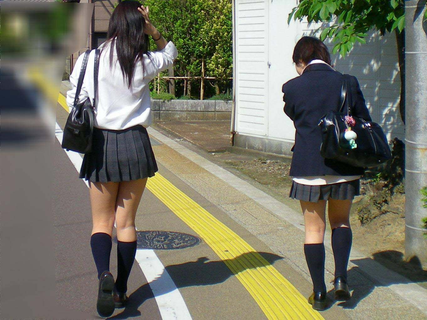 【JK太ももエロ画像】制服着た女子校生の生脚って何故こんなにもスケベに見えるんですかねｗｗｗ-02