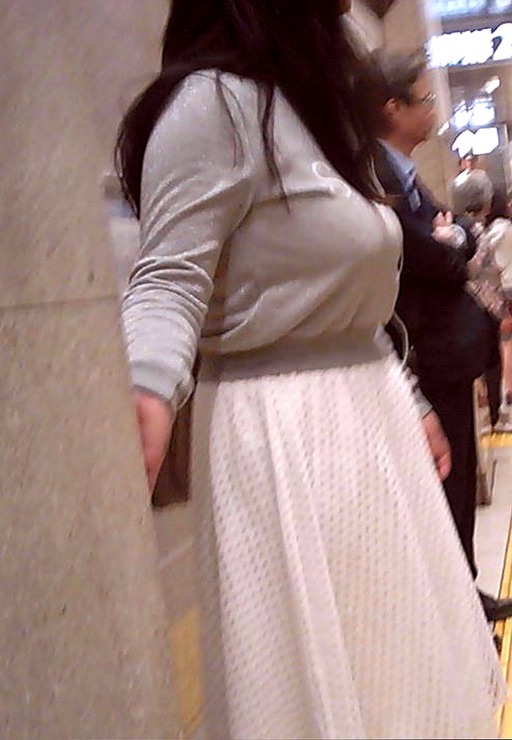 【着衣巨乳素人エロ画像】着衣なのに隠しきれないデカイ女性は歩いてるだけでオカズになるｗｗｗ-05