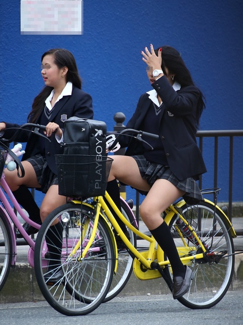 【JK自転車盗撮エロ画像】街中で制服姿の女の子の美脚がかなり気になるｗｗｗ-08