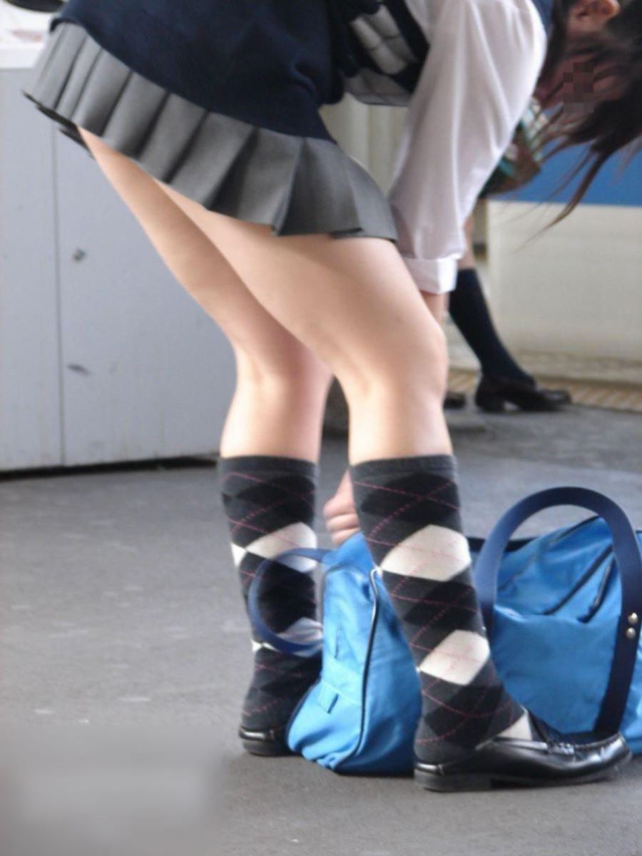 【JK太ももエロ画像】女子校生の白肌でもちもち感が堪らん太腿…健康的で普通に見惚れるｗｗｗ-03