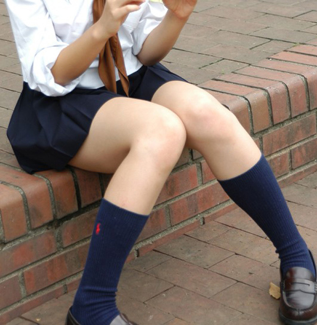 【JK太ももエロ画像】女子校生の白肌でもちもち感が堪らん太腿…健康的で普通に見惚れるｗｗｗ-05