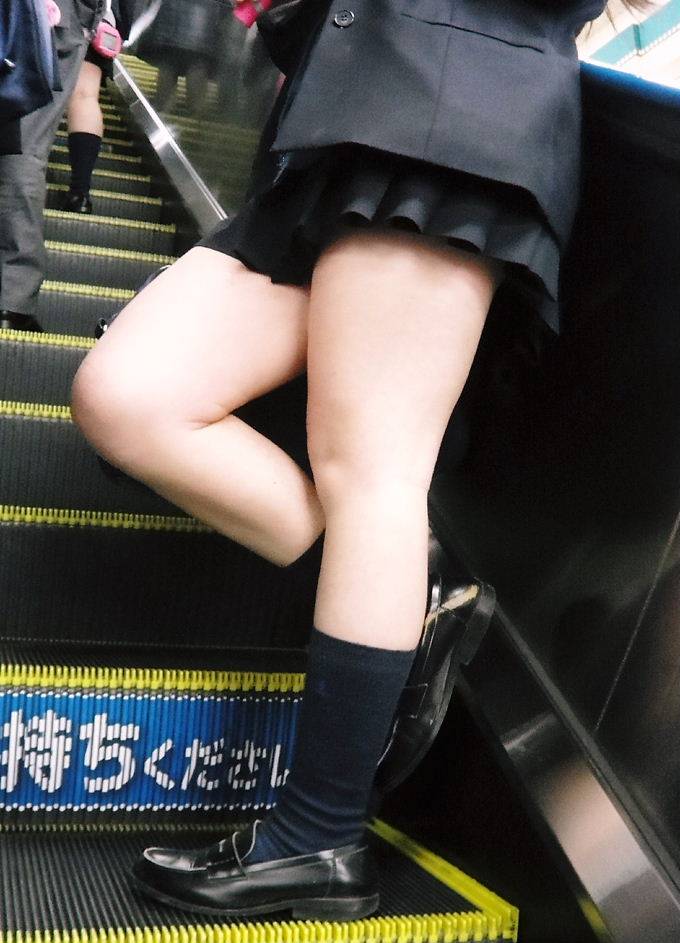【JK太ももエロ画像】女子校生の白肌でもちもち感が堪らん太腿…健康的で普通に見惚れるｗｗｗ-16
