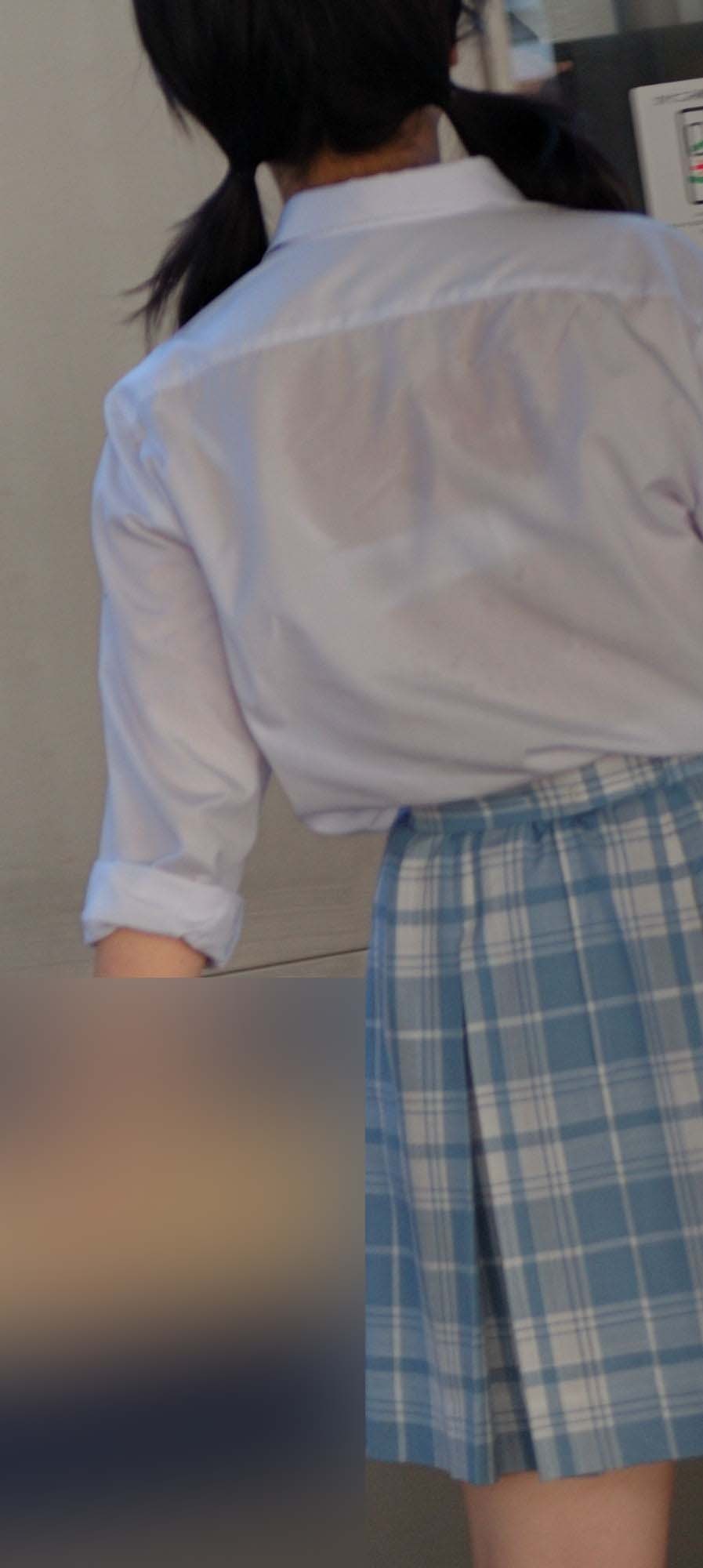 【JK透けブラ盗撮エロ画像】目の前にいる女子校生の下着がスケスケだったら鼓動が高まるｗｗｗ-11