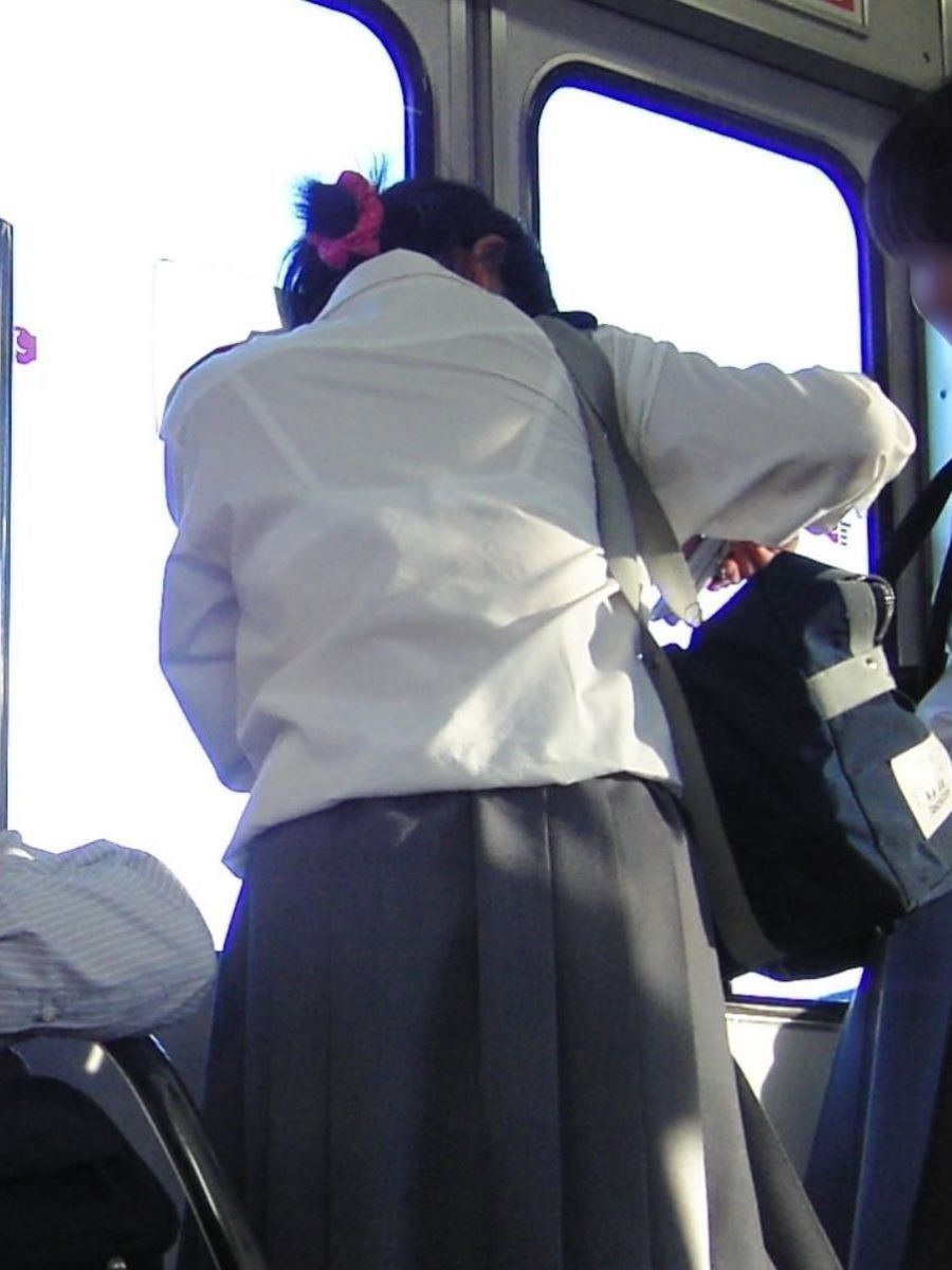 【JK透けブラ盗撮エロ画像】目の前にいる女子校生の下着がスケスケだったら鼓動が高まるｗｗｗ-15